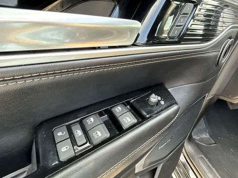 Used 2024 Jeep Wagoneer L Series II w/ Flexible Seating Group AWD/4WD image 14
