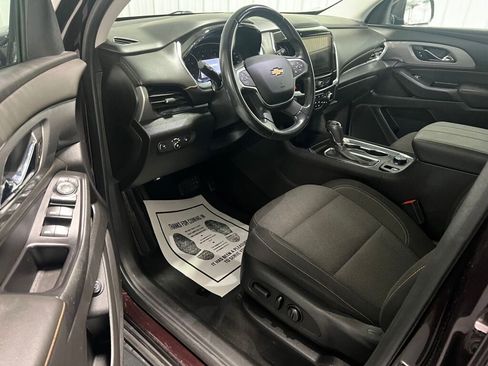 Used 2020 Chevrolet Traverse LT image 2