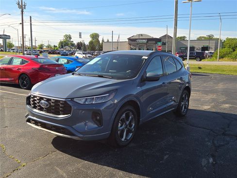 Used 2023 Ford Escape ST-Line Select AWD/4WD image 2