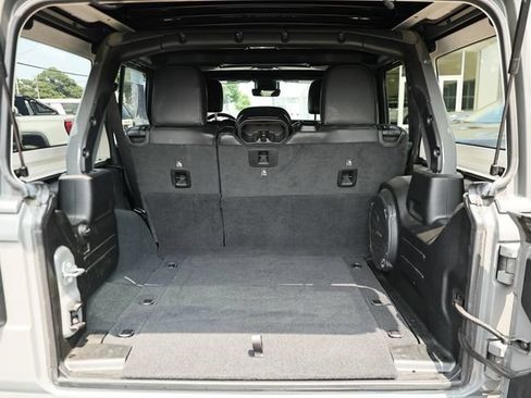 Used 2022 Jeep Wrangler Unlimited Sahara AWD/4WD image 34