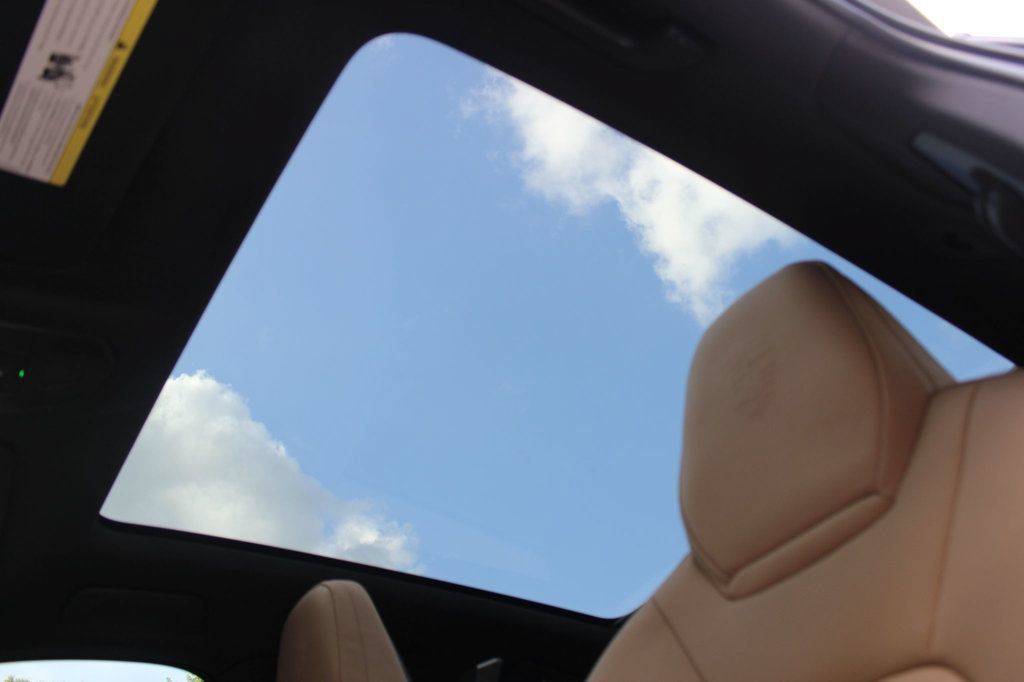 Used 2025 Porsche Cayenne Coupe AWD/4WD image 15