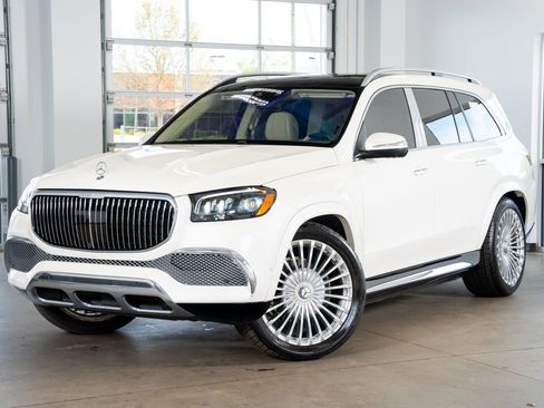 Used 2023 Mercedes-Benz Maybach GLS 600 4MATIC image 2