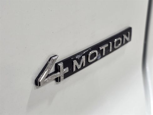 Used 2024 Volkswagen Atlas Cross Sport SEL R-Line image 9