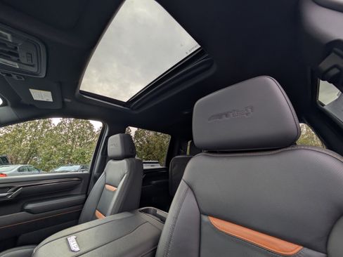 Used 2025 GMC Sierra 2500 AT4 w/ AT4 Premium Plus Package image 7