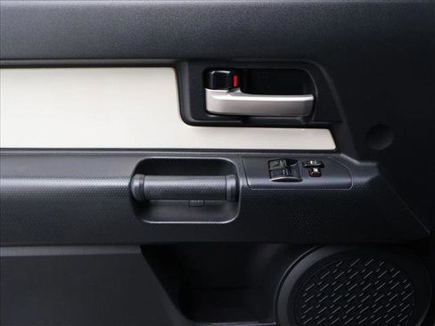 Used 2010 Toyota FJ Cruiser 4WD image 11