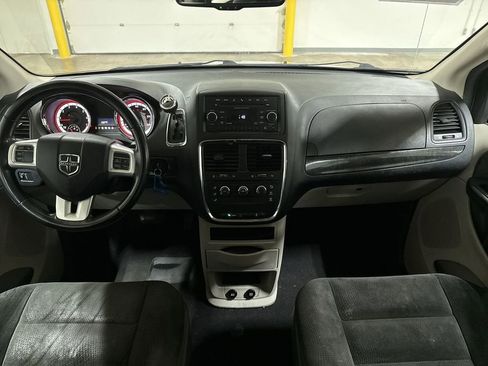 Used 2015 Dodge Grand Caravan American Value Package w/ UConnect Hands-Free Group FWD image 10