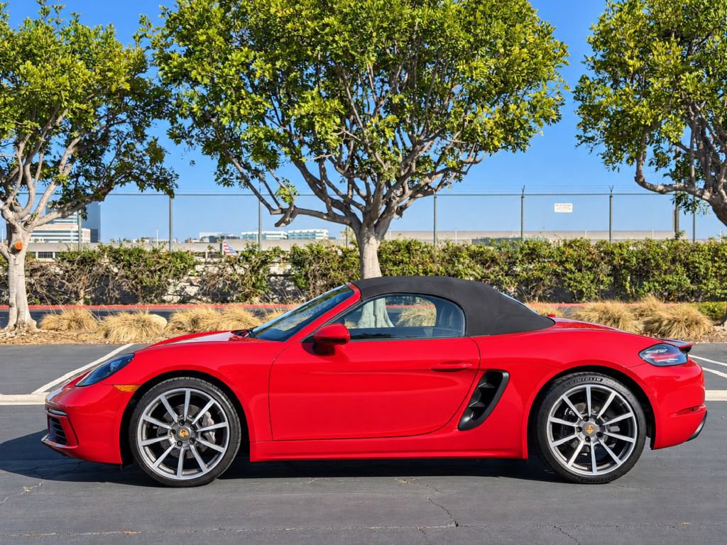 Used 2020 Porsche 718 Boxster RWD image 15
