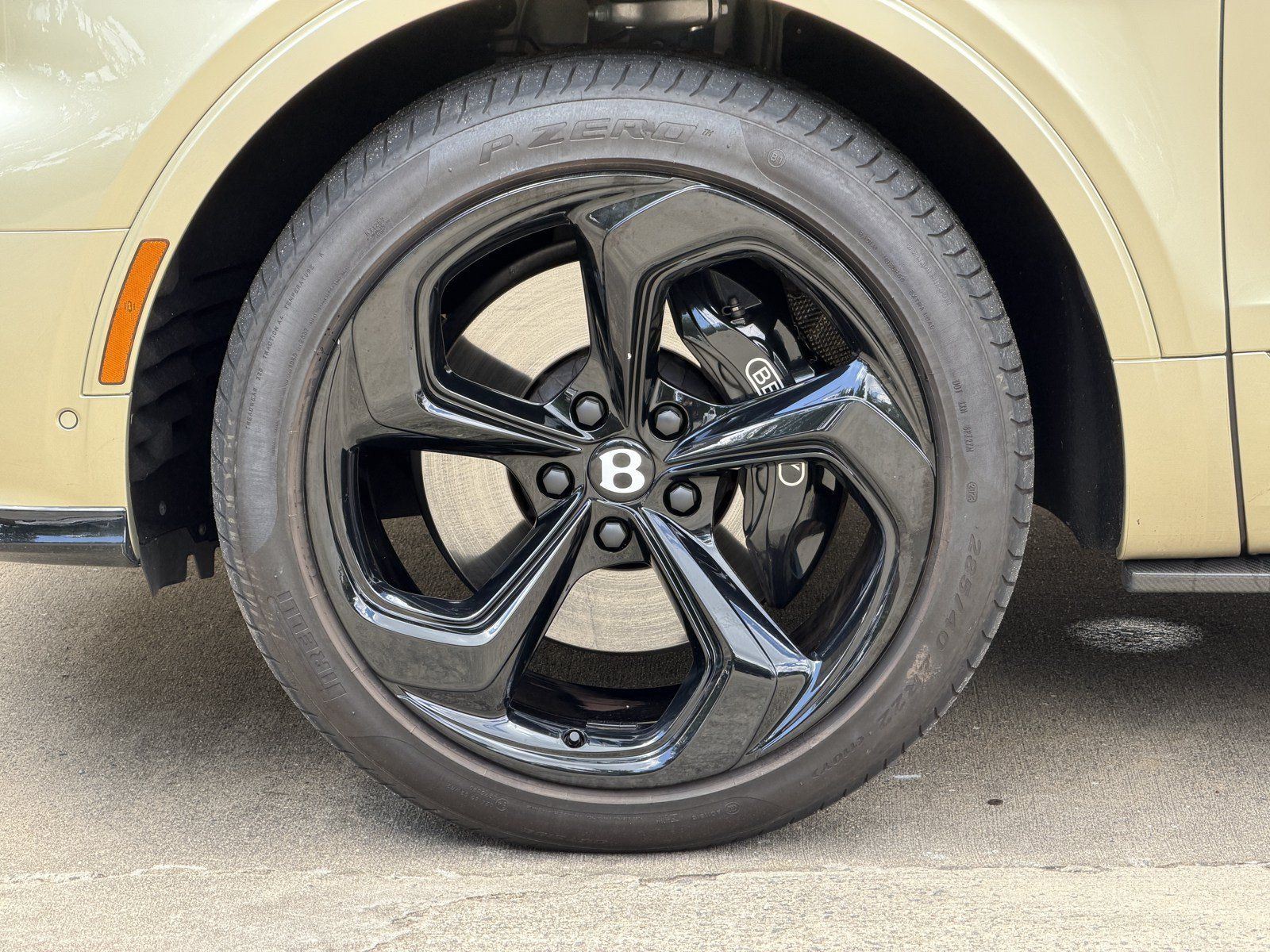 Certified 2023 Bentley Bentayga AWD/4WD image 7