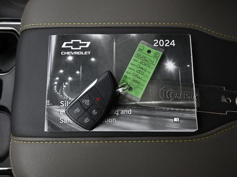 Used 2024 Chevrolet Silverado 1500 ZR2 w/ Technology Package image 19