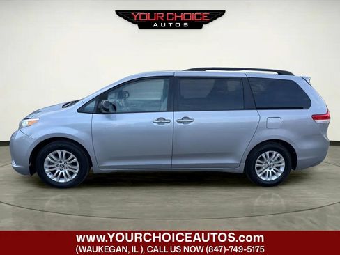 Used 2013 Toyota Sienna XLE FWD image 2