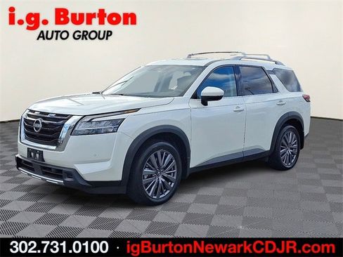 Used 2024 Nissan Pathfinder SL w/ SL Premium Package image 3