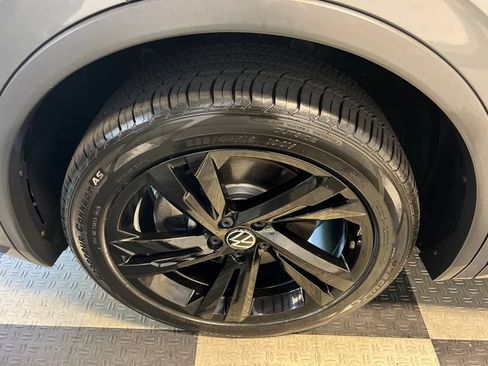 Certified 2023 Volkswagen Tiguan SE R-Line FWD image 8
