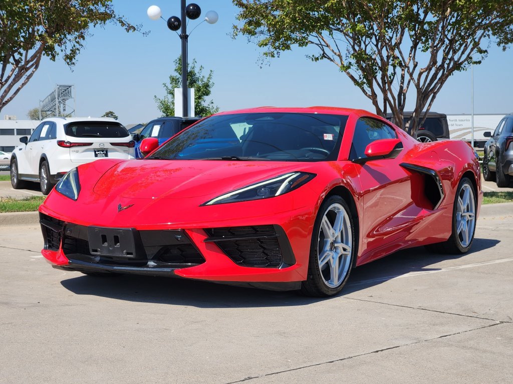 Used 2025 Chevrolet Corvette Stingray Premium Cpe w/ 3LT RWD image 2