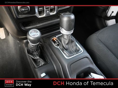 Used 2023 Jeep Gladiator Overland image 12