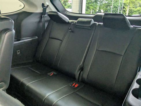 Used 2021 Toyota Highlander XLE FWD image 37