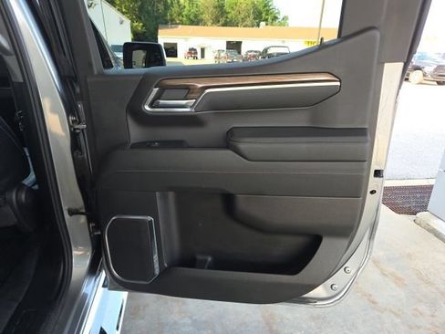 Used 2023 Chevrolet Silverado 1500 LT AWD/4WD image 43