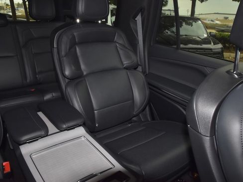 New 2027 Lincoln Navigator Reserve w/ Jet Appearance Package AWD/4WD image 23