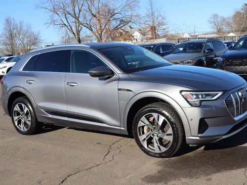 Used 2021 Audi e-tron Premium Plus w/ Premium Plus Package image 3