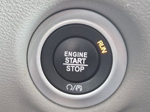 Used 2023 Chrysler Pacifica Touring-L image 21