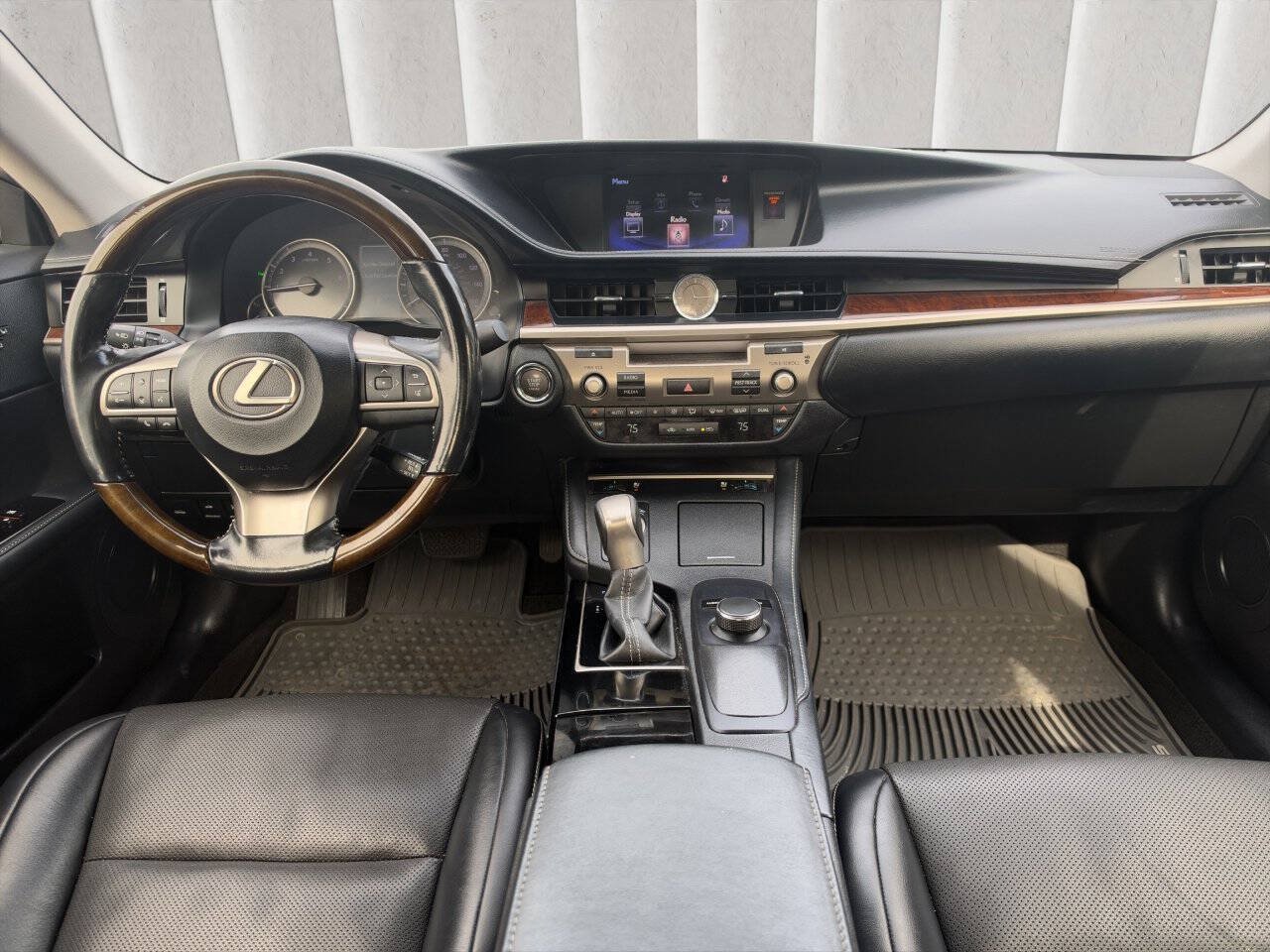 Used 2016 Lexus ES 350 w/ Premium Package w/Wood Trim FWD image 15