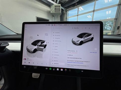 Used 2022 Tesla Model Y Performance AWD/4WD image 17