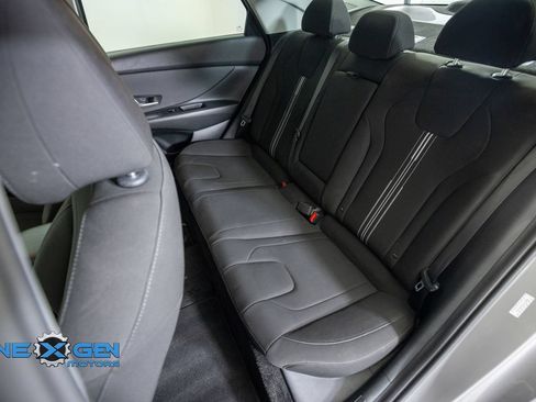 Used 2021 Hyundai Elantra SEL w/ Convenience + Premium Package FWD image 31