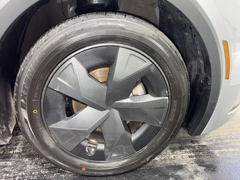 Used 2024 Toyota Prius LE image 9