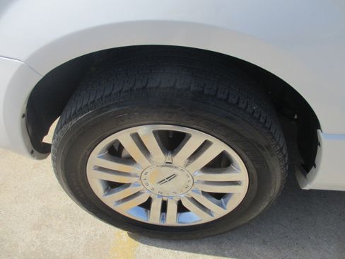 Used 2014 Lincoln Navigator 2WD image 3
