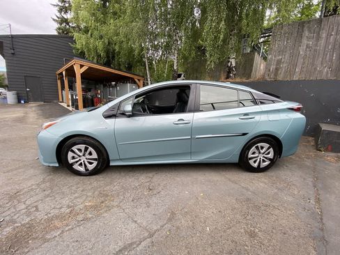 Used 2016 Toyota Prius Four w/ Advanced Technology Package FWD image 3