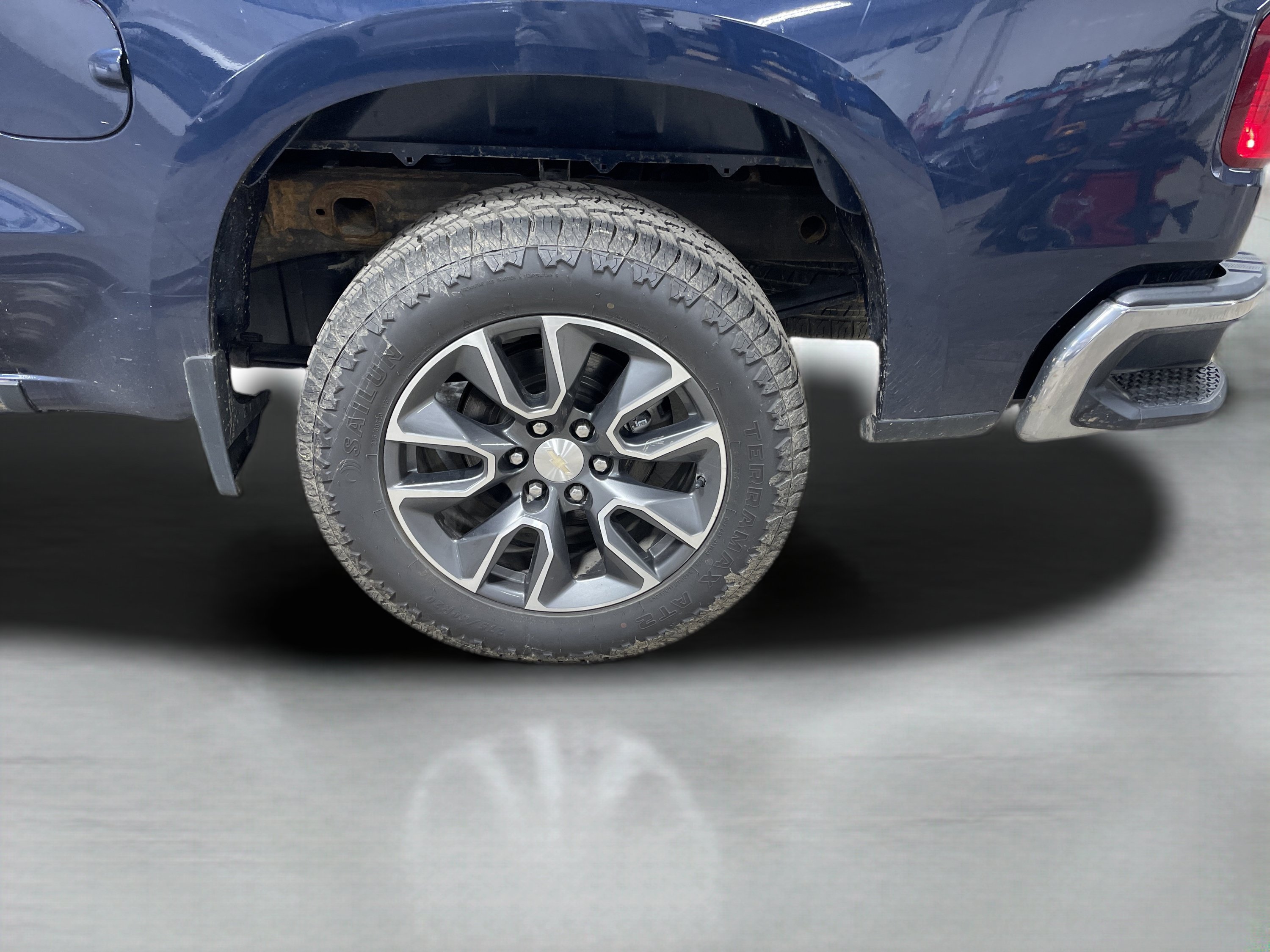 Used 2022 Chevrolet Silverado 1500 LT AWD/4WD image 9
