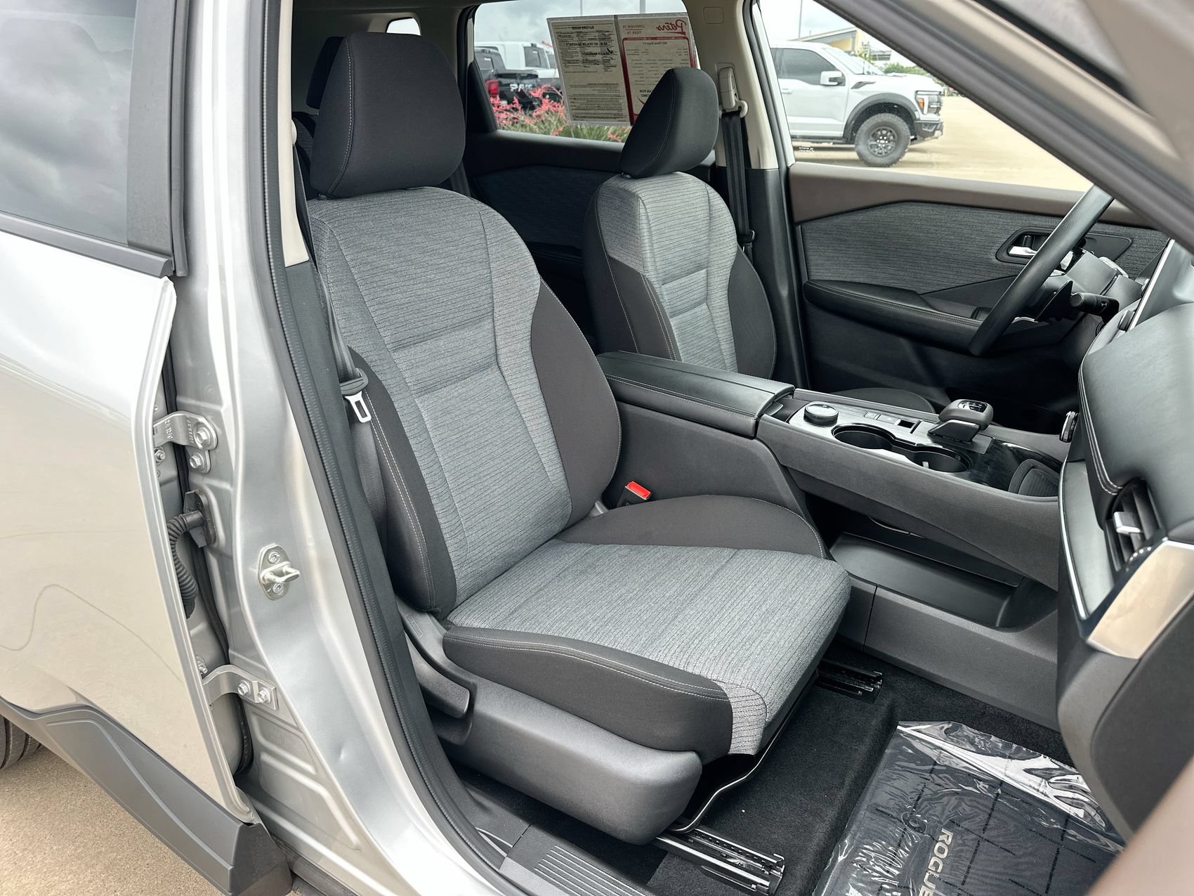 Used 2023 Nissan Rogue SV AWD/4WD image 24