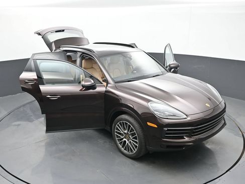 Certified 2023 Porsche Cayenne S Platinum AWD/4WD image 33