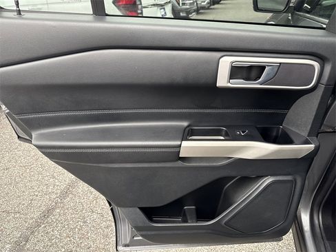 Used 2022 Ford Explorer XLT w/ Equipment Group 202A image 24