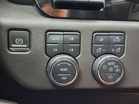 Used 2023 Chevrolet Silverado 1500 ZR2 w/ Technology Package image 24