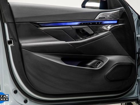 Used 2025 BMW i5 M60 w/ Premium Package image 32