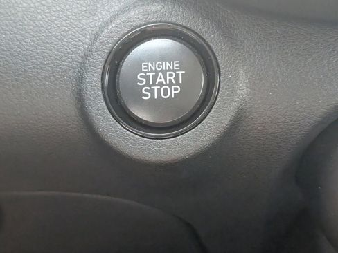 Used 2025 Hyundai Venue SEL image 7