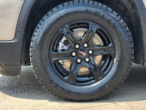 Certified 2022 GMC Acadia AT4 w/ Preferred Package AWD/4WD image 10