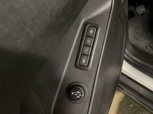 Used 2021 Chevrolet Equinox LT image 23