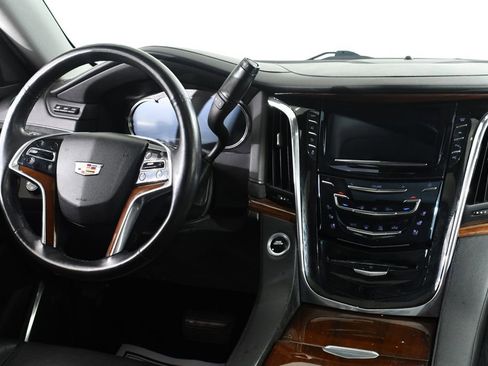 Used 2018 Cadillac Escalade Luxury AWD/4WD image 8