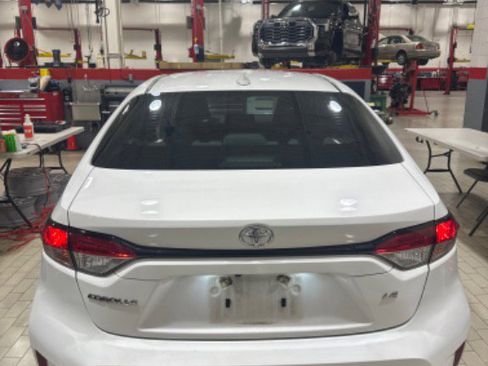 Used 2022 Toyota Corolla LE image 41