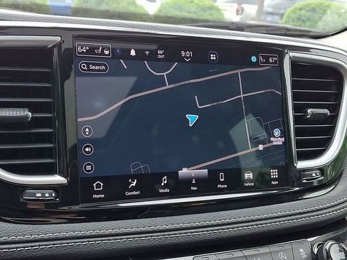Used 2022 Chrysler Pacifica Limited AWD/4WD image 18