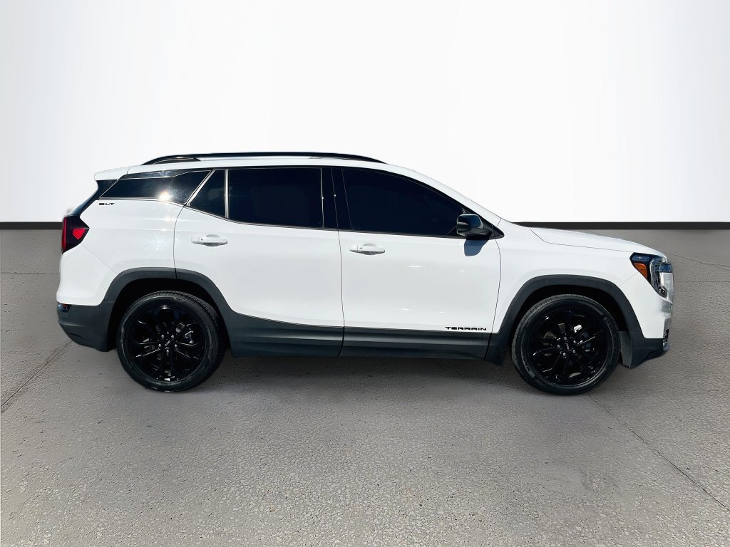 Used 2022 GMC Terrain SLT w/ Tech Package FWD image 8