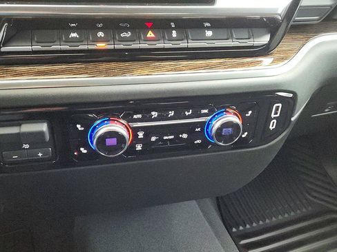 Used 2025 GMC Sierra 1500 SLE AWD/4WD image 39