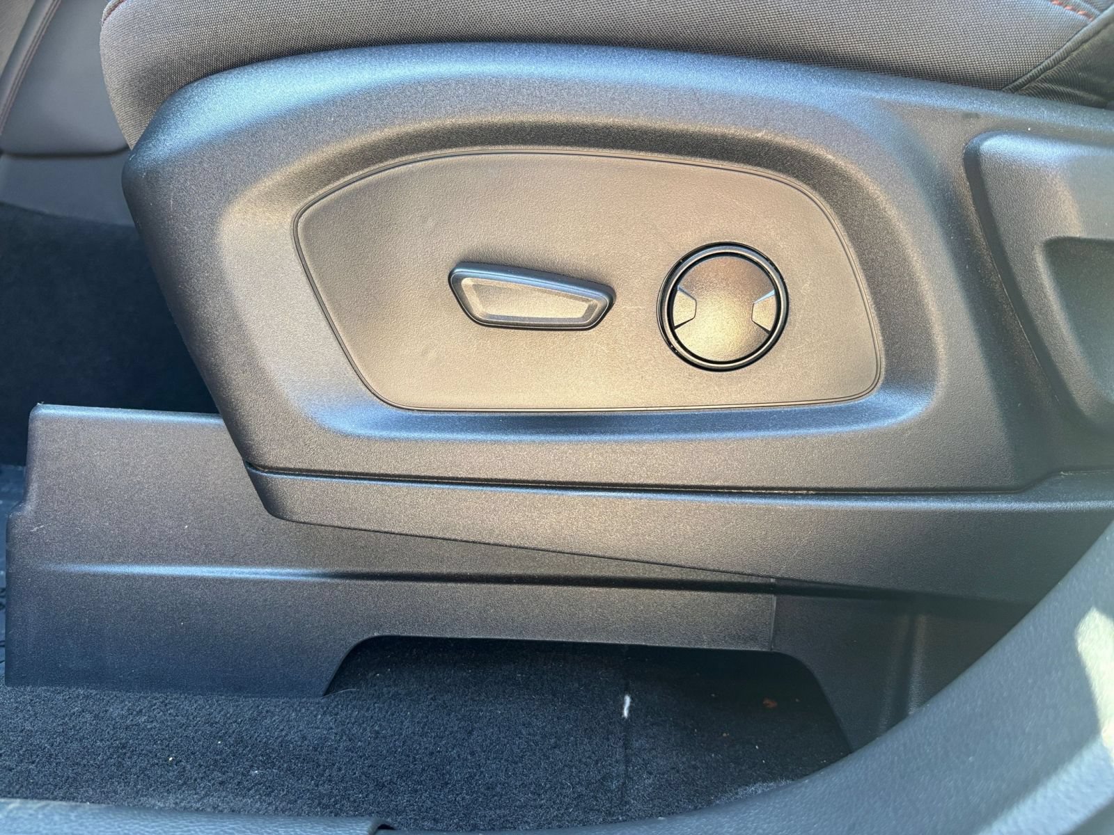 Used 2026 Ford Explorer Active AWD/4WD image 21