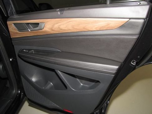 Used 2024 Volkswagen Atlas SE FWD image 20