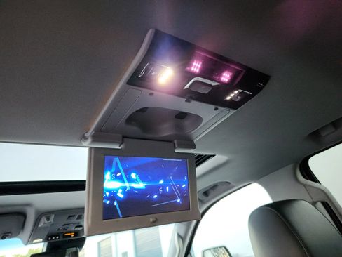 Used 2017 Cadillac Escalade Luxury image 18