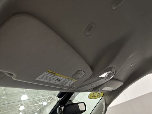 Used 2022 Chrysler Pacifica Touring-L image 10