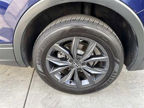 Certified 2022 Volkswagen Tiguan SE image 6