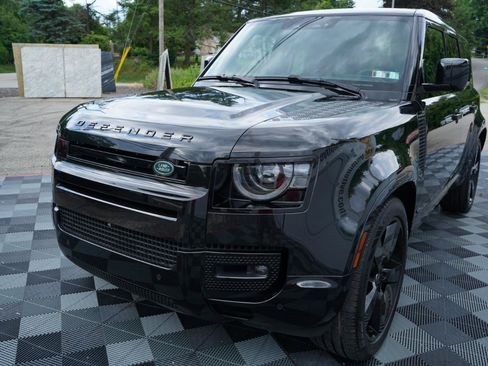 Used 2023 Land Rover Defender 110 V8 AWD/4WD image 14