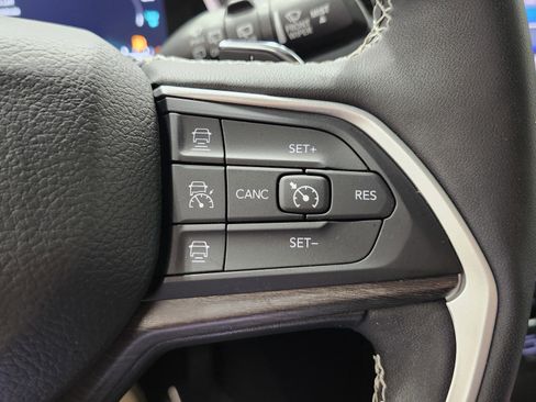 Used 2023 Jeep Grand Cherokee 4WD 4xe image 38